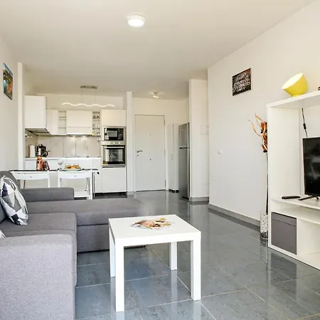 Cozy 1 Bedroom Flat With Pool In Playa Paraiso, Marina Palace 425 *